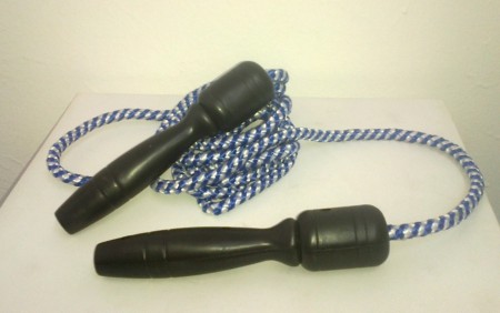 Cuerda para saltar con Mango de Plástico